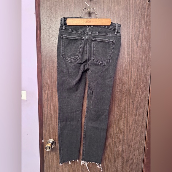 GOOD AMERICAN CHARCOAL GRAY SKINNY JEANS SIZE 6 26.5” INSEAM - Picture 2 of 3